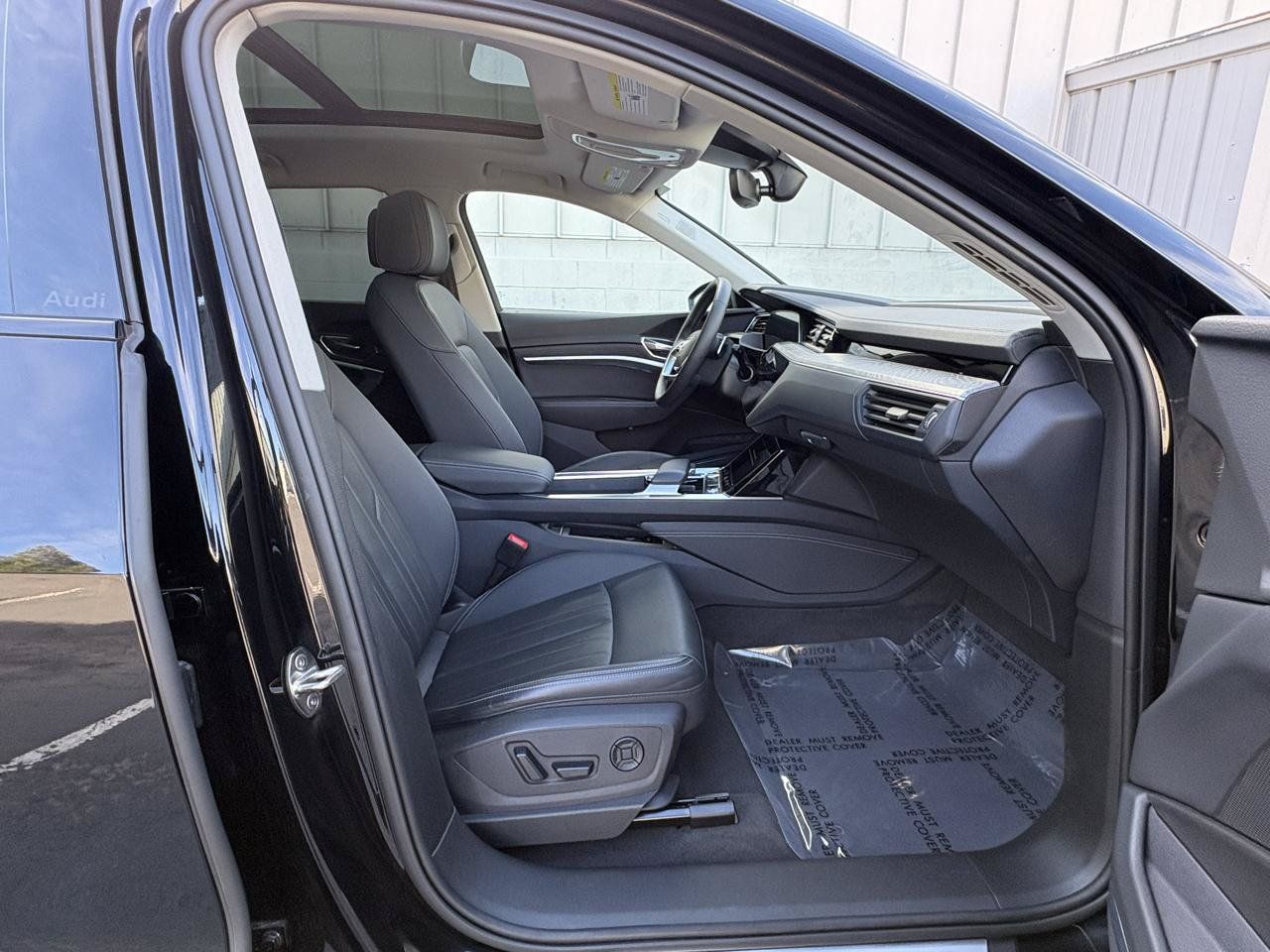 Used 2024 Audi Q8 e-tron Premium Plus w/ Premium Plus Package AWD/4WD image 26