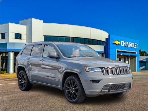 Used 2020 Jeep Grand Cherokee Altitude RWD image 9