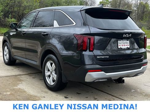 Used 2025 Kia Sorento LX FWD image 5