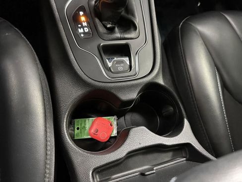 Used 2020 Jeep Cherokee Latitude Plus w/ Comfort/Convenience Group image 24