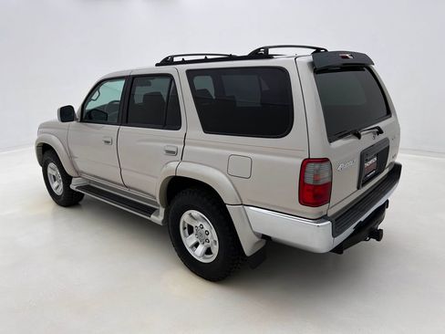 Used 2000 Toyota 4Runner SR5 image 9
