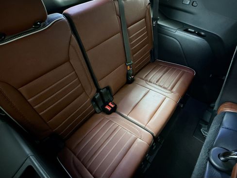 Used 2023 GMC Yukon Denali Ultimate AWD/4WD image 26