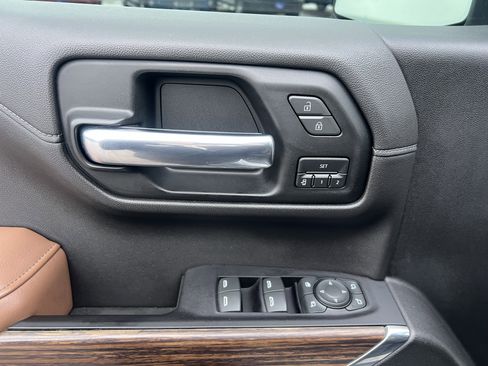 Used 2019 Chevrolet Silverado 1500 High Country w/ Technology Package image 15