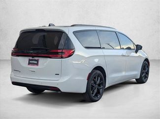New 2026 Chrysler Pacifica Select w/ S Appearance Package AWD/4WD video 2
