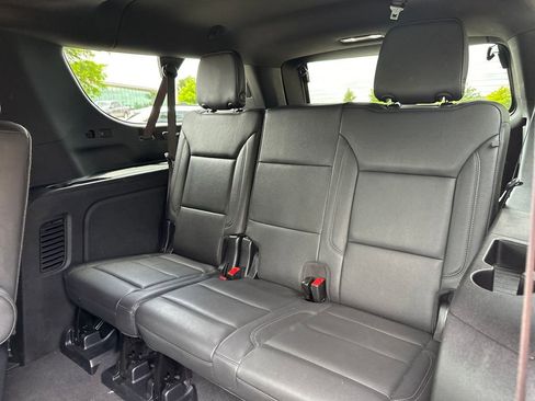 Used 2024 Chevrolet Suburban Z71 w/ Luxury Package AWD/4WD image 33
