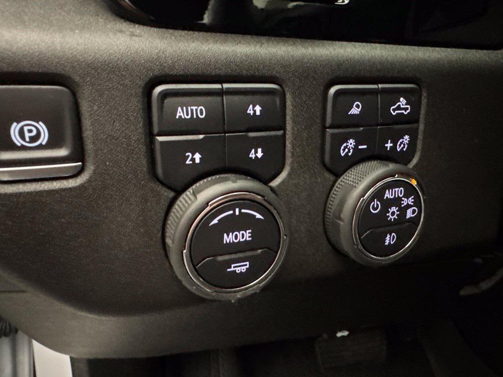 Used 2025 Chevrolet Silverado 3500 High Country w/ High Country Premium Package AWD/4WD image 27