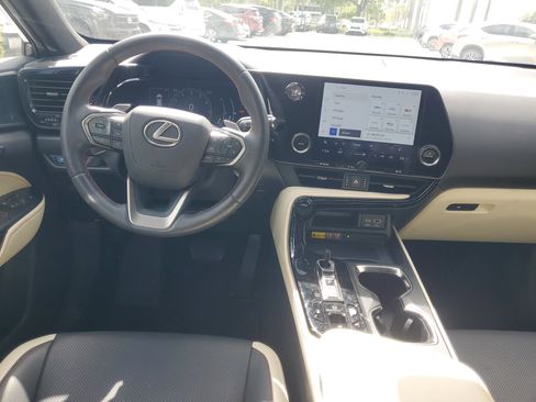 Used 2024 Lexus NX 250 FWD image 14