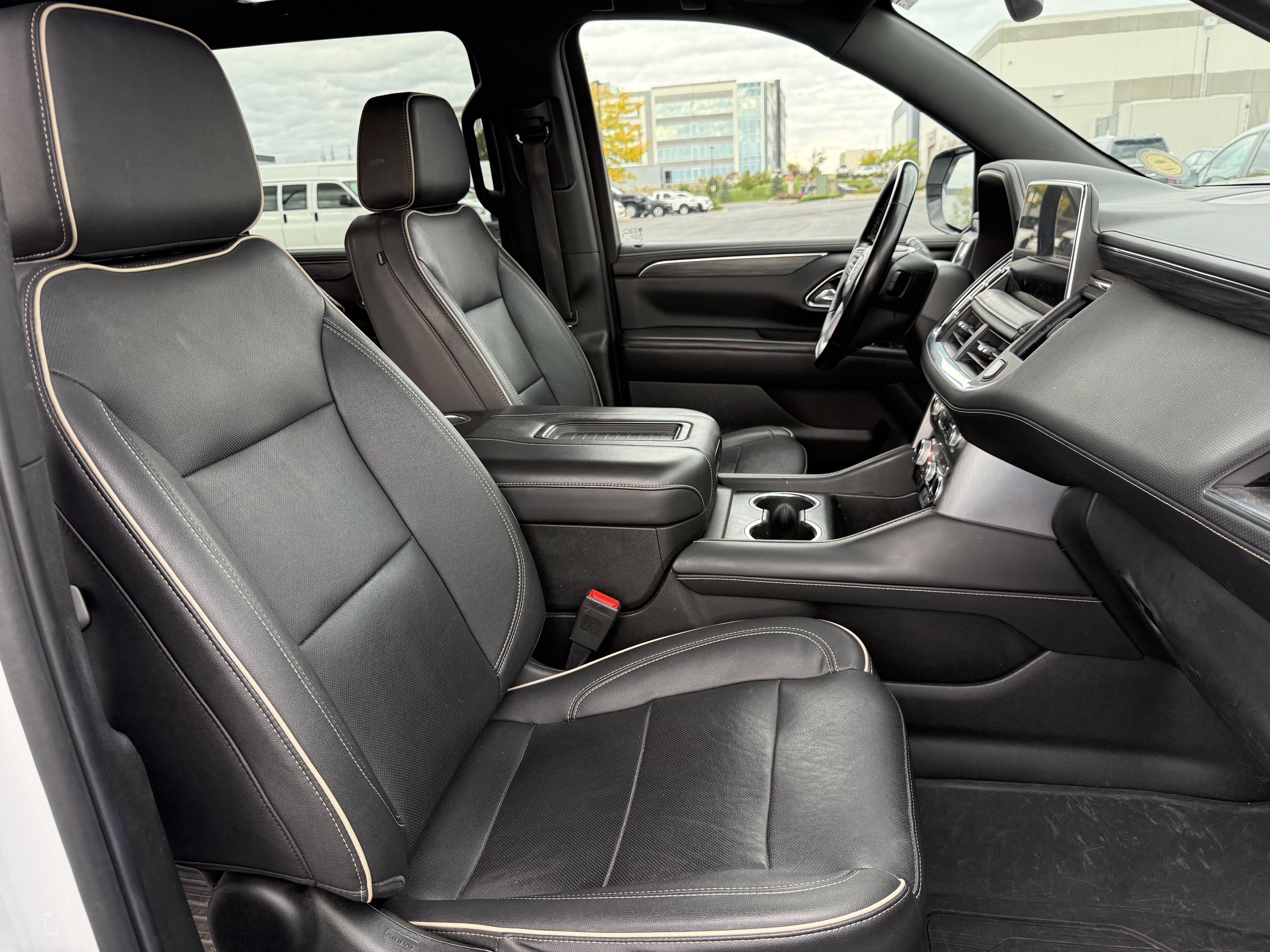 Used 2023 GMC Yukon XL SLT w/ SLT Premium Package AWD/4WD image 10