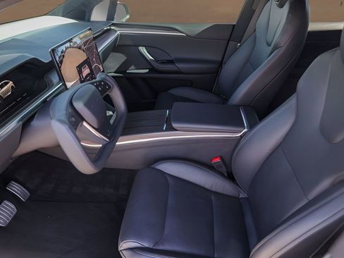 Used 2023 Tesla Model X Standard Range image 9