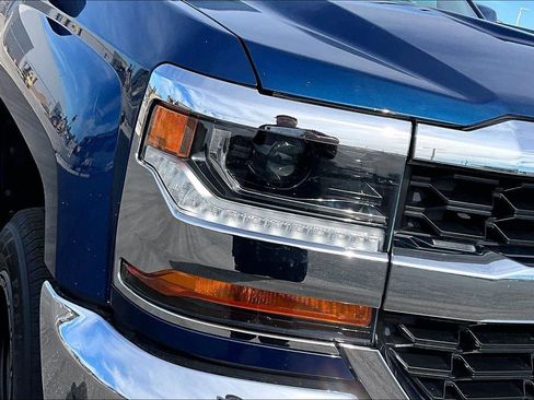 Used 2018 Chevrolet Silverado 1500 LT image 28