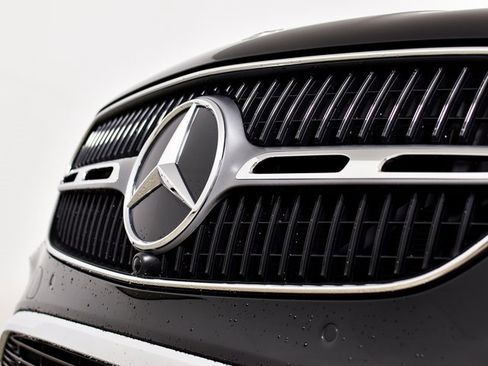 Certified 2025 Mercedes-Benz GLC 300 image 8