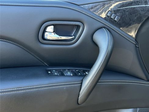 Used 2022 INFINITI QX80 Luxe w/ All-Season Package image 11