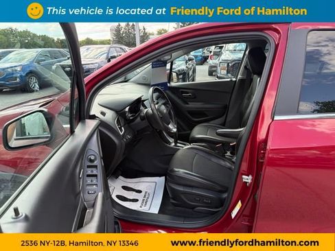 Used 2020 Chevrolet Trax LT w/ Driver Confidence Package AWD/4WD image 16