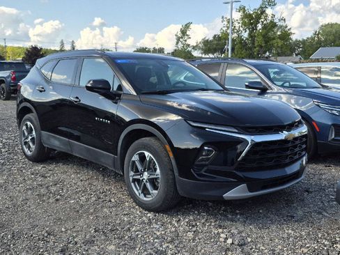 Used 2025 Chevrolet Blazer LT w/ Convenience Package FWD image 2