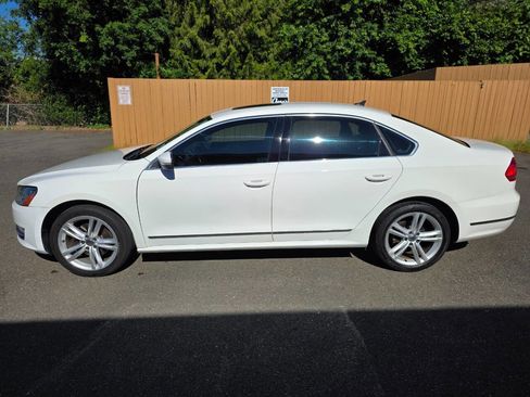 Used 2015 Volkswagen Passat TDI SE FWD image 4
