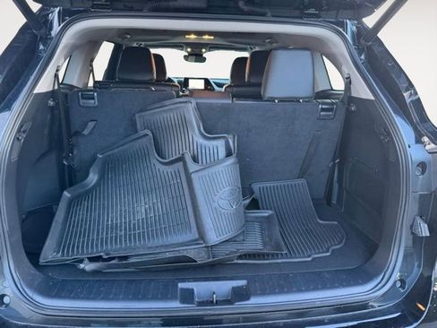 Used 2023 Toyota Highlander XLE AWD/4WD image 42
