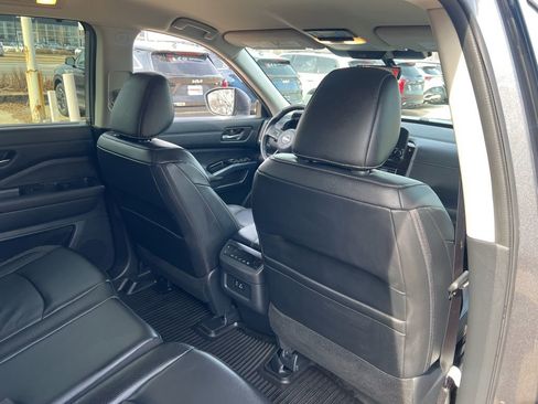 Used 2024 Nissan Pathfinder SL image 15
