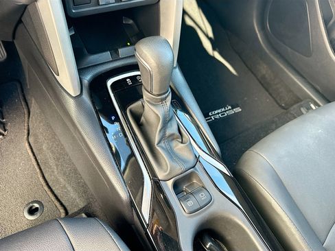 Used 2024 Toyota Corolla Cross XLE image 16