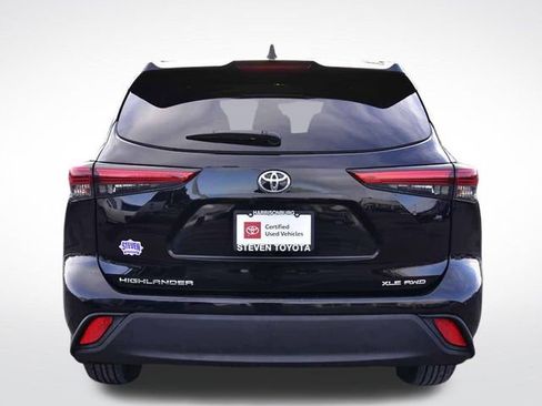 Certified 2023 Toyota Highlander XLE image 8