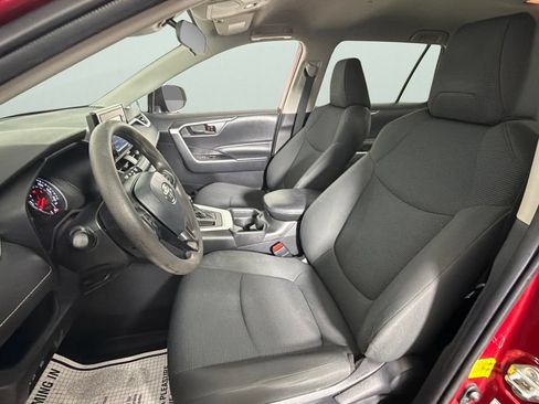 Used 2021 Toyota RAV4 LE FWD image 17