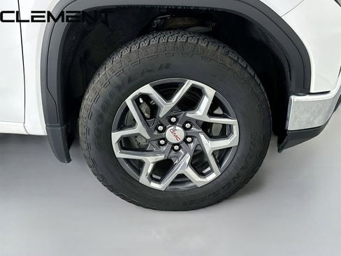 Used 2022 GMC Sierra 1500 SLT w/ SLT Convenience Package AWD/4WD image 38