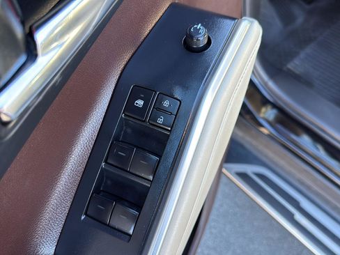 Used 2022 Toyota Highlander XLE image 12