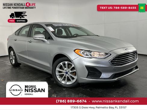 Used 2017 Ford Fusion SE w/ Fusion SE Technology Package image 1