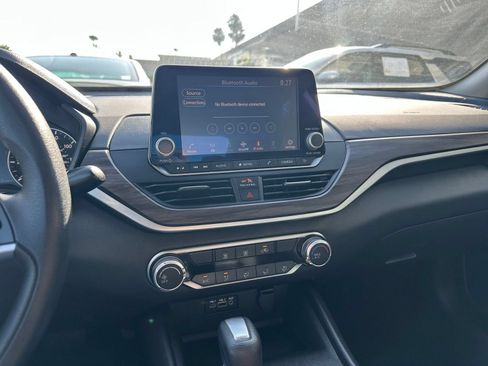 Used 2025 Nissan Altima 2.5 SV FWD image 16