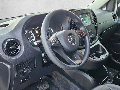 Used 2023 Mercedes-Benz Metris image 10