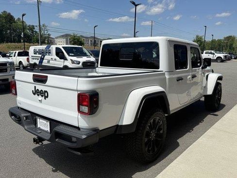 Used 2025 Jeep Gladiator Sport AWD/4WD image 7