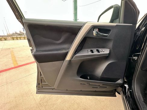 Used 2015 Toyota RAV4 XLE image 29