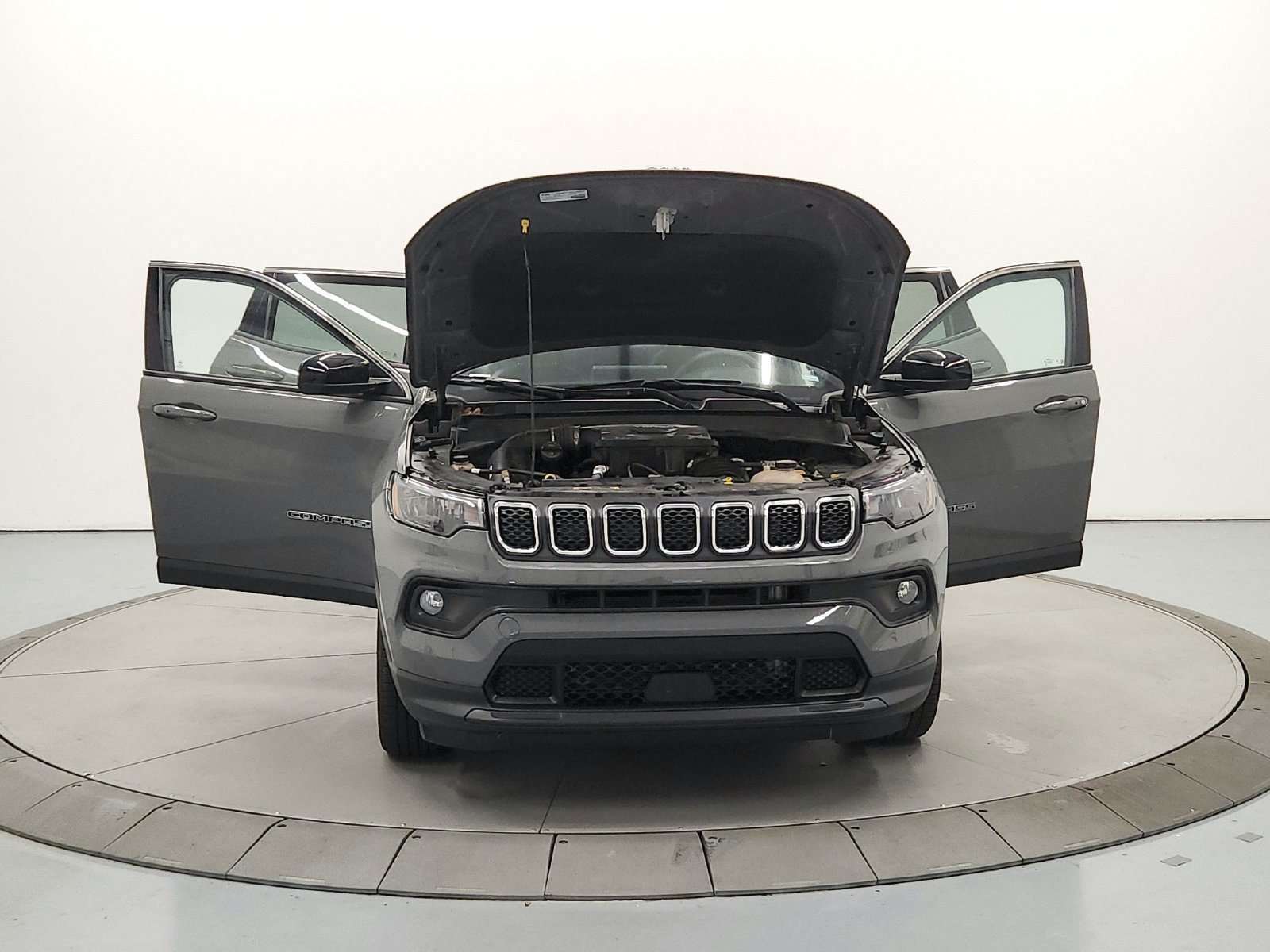 Used 2024 Jeep Compass Latitude AWD/4WD image 11