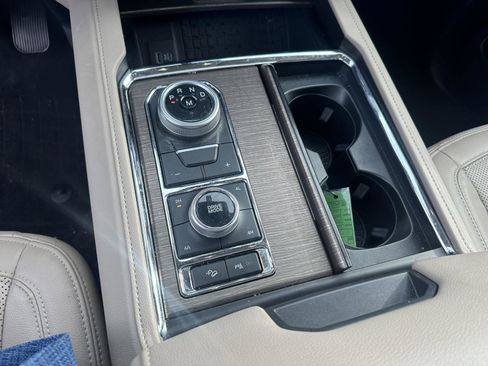 Used 2024 Ford Expedition Limited image 20