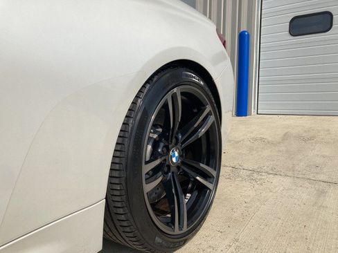 Used 2018 BMW M4 Coupe w/ Executive Package RWD image 7