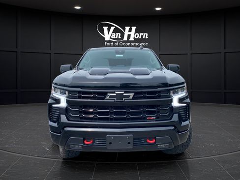 Used 2024 Chevrolet Silverado 1500 LT Trail Boss w/ Convenience Package II AWD/4WD image 2
