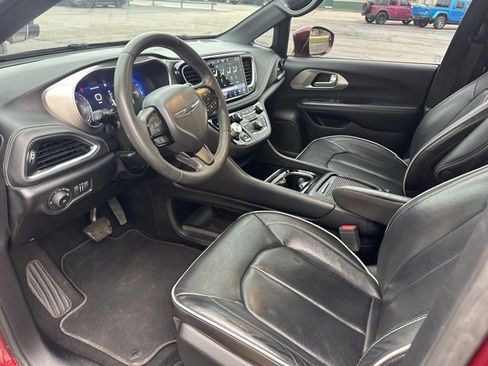 Used 2022 Chrysler Pacifica Limited w/ S Appearance Package image 12