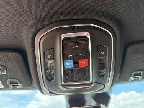 Used 2023 Jeep Grand Cherokee Limited w/ Luxury Tech Group II RWD image 46