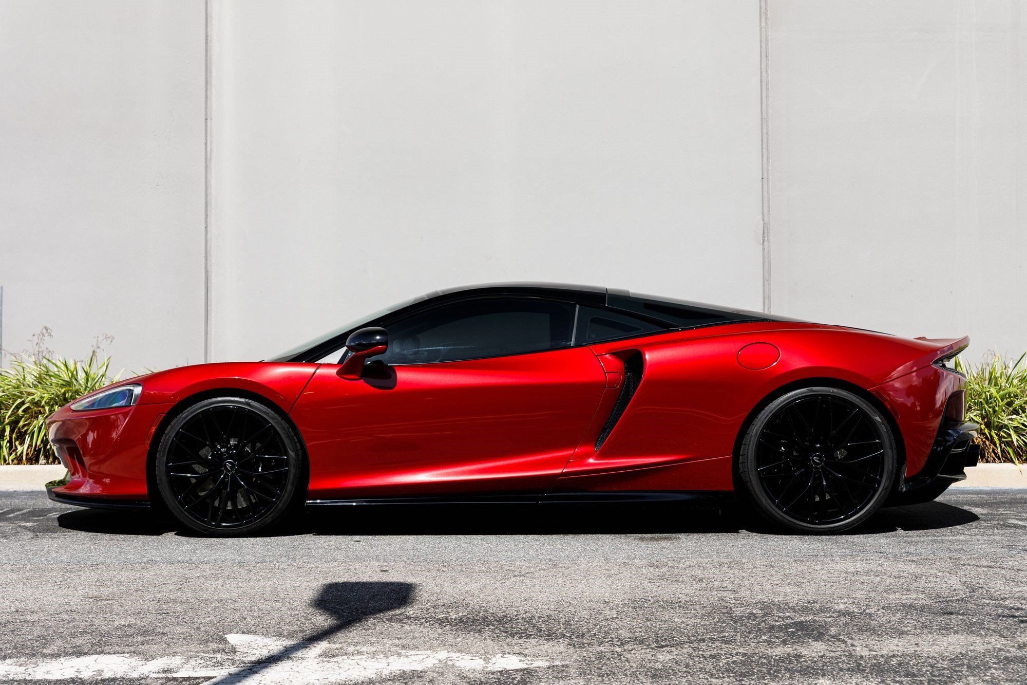 Used 2023 McLaren GT RWD image 2
