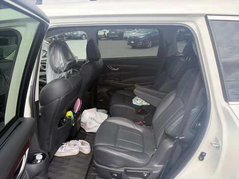 Used 2024 Subaru Ascent Touring AWD/4WD image 9