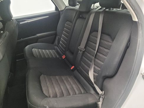 Used 2016 Ford Fusion SE FWD image 18