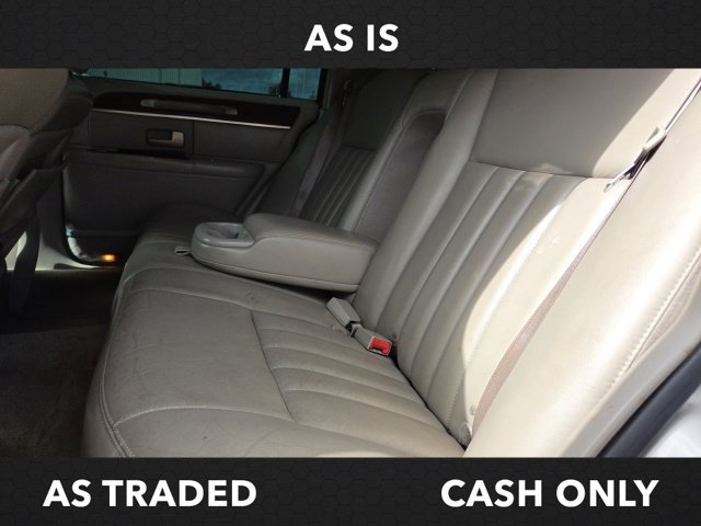 Used 2005 Lincoln Town Car Signature RWD image 14