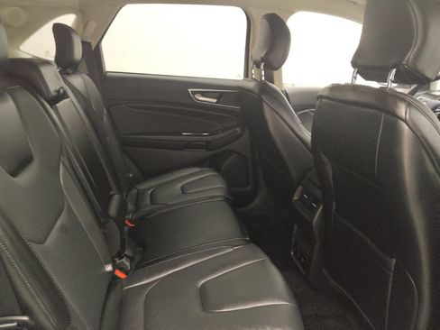 Used 2017 Ford Edge Titanium w/ Technology Package AWD/4WD image 19