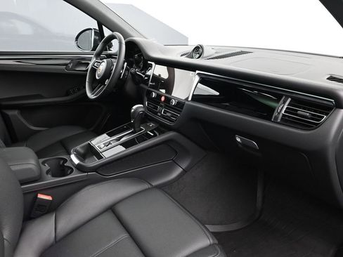 Certified 2026 Porsche Macan image 14