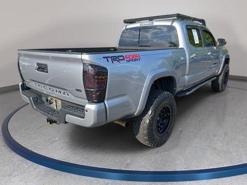 Used 2017 Toyota Tacoma TRD Sport w/ Premium & Technology Package AWD/4WD image 5