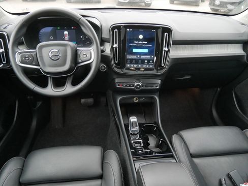 Certified 2025 Volvo XC40 B5 Plus AWD/4WD image 13