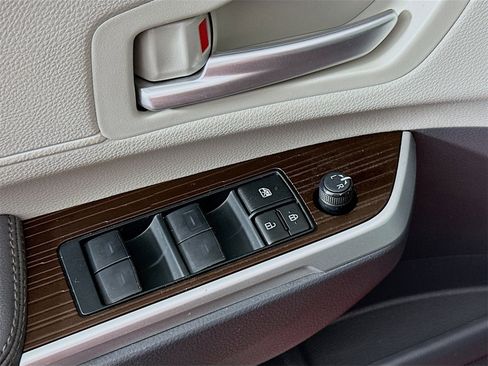 Certified 2023 Toyota Sienna XLE image 18