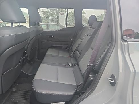 Used 2025 Lexus GX 550 w/ Accessory Package (2T) AWD/4WD image 11