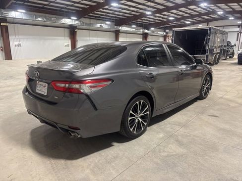 Used 2018 Toyota Camry L image 8
