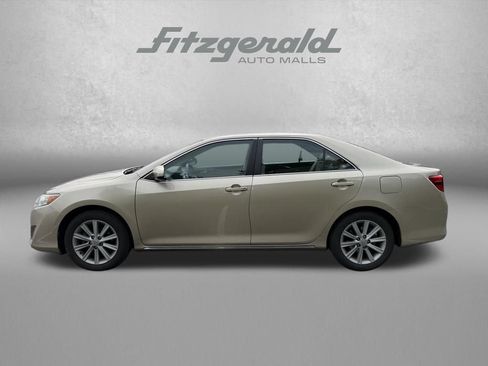 Used 2012 Toyota Camry XLE w/ Leather Pkg FWD image 5