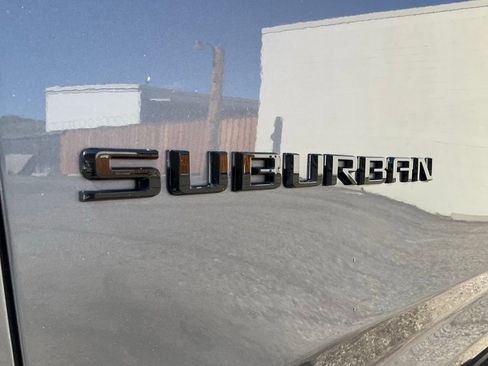 Used 2021 Chevrolet Suburban Z71 w/ Luxury Package AWD/4WD image 12